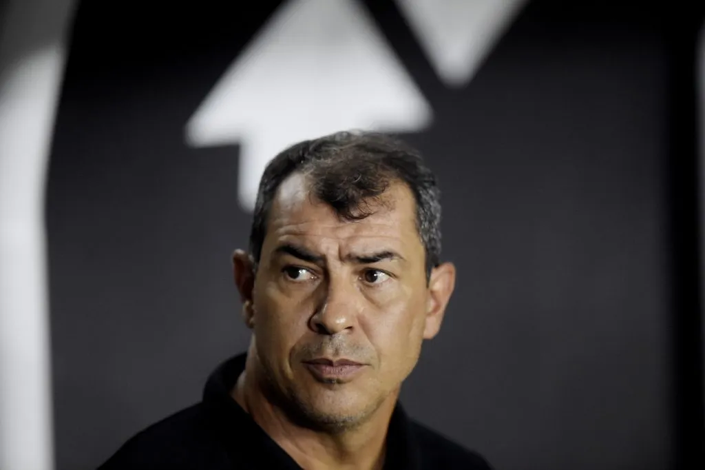 Fabio Carille técnico do Vasco durante partida contra o Santos no estádio São Januário pelo campeonato Brasileiro A 2025. Foto: Alexandre Loureiro/AGIF