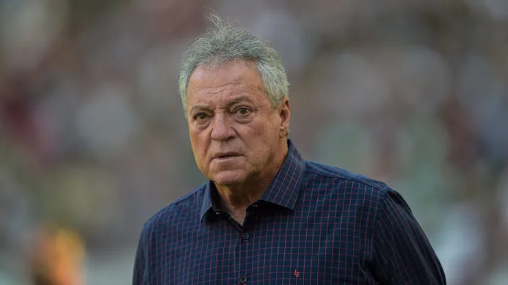 Abel Braga técnico do Fluminense durante partida contra o Santos no estádio Maracanã pelo campeonato Brasileiro A 2022.