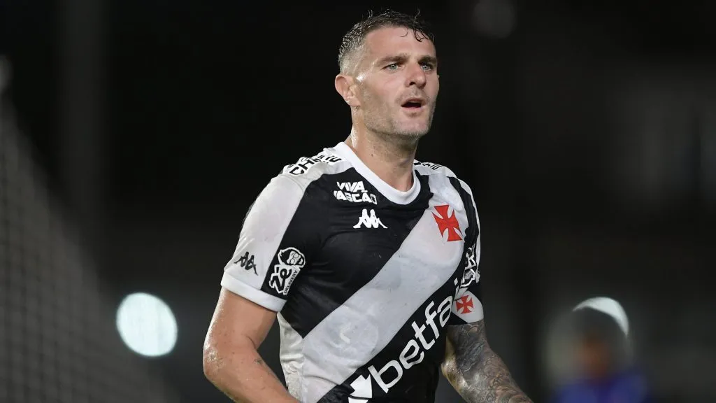 Vegetti jogador do Vasco durante partida contra o Santos no estádio São Januário pelo campeonato Brasileiro A 2025. Foto: Thiago Ribeiro/AGIF