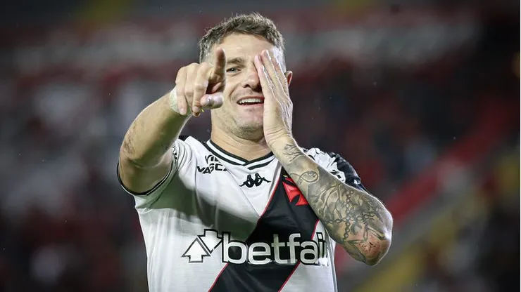 Vegetti igualou marca história de Cano no Vasco. Foto: Matheus Lima/Vasco