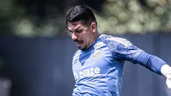 João Paulo quer deixar o Santos na próxima janela de transferências