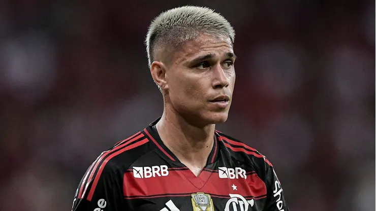 Luiz Araújo é alvo de críticas após desempenho na Libertadores
