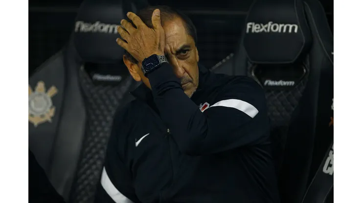 Ramón Díaz técnico do Corinthians durante partida contra o Bahia no estádio Arena Corinthians pelo campeonato Brasileiro A 2024. Foto: Marco Miatelo/AGIF