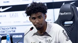 Hugo Souza em entrevista coletiva no Timão