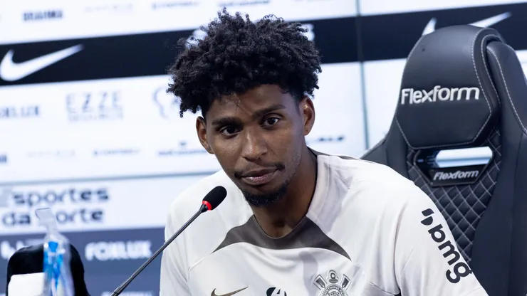 Hugo Souza em entrevista coletiva no Timão