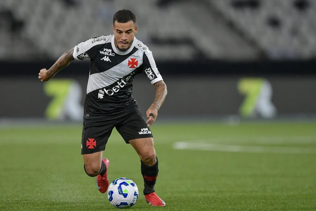 Coutinho é o único que ainda tem espaço no Vasco. Foto: Thiago Ribeiro/AGIF