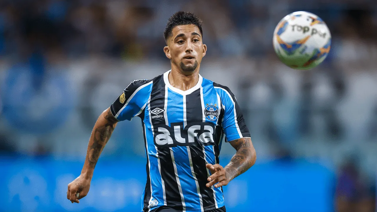 Kike Olivera no Grêmio - LUCAS UEBEL/GFPA