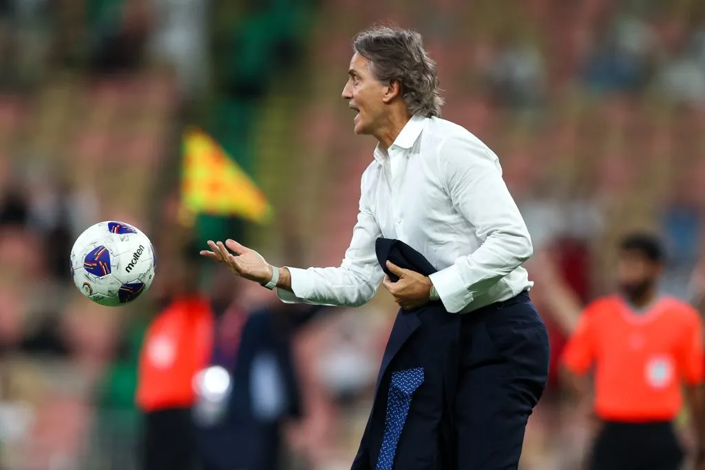 Roberto Mancini, técnico italiano – Foto: Yasser Bakhsh/Getty Images