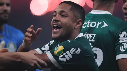 Vitor Roque se desentendeu com Ríos no fim do 1º tempo de Palmeiras x Cerro Porteño