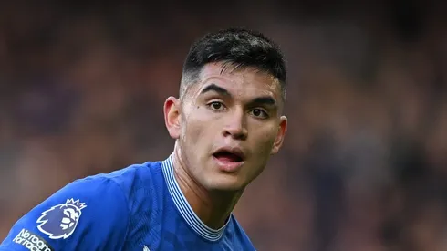 LIVERPOOL, ENGLAND - MARCH 15: Carlos Alcaraz of Everton in Alcaraz, meia argentino do Flamengo, atuando pelo Everton - Foto: Michael Regan/Getty Images