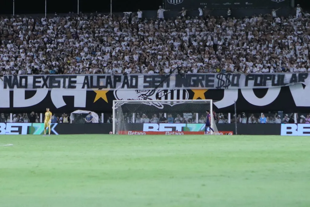 Vila Belmiro em jogo do Peixe. Foto: Reinaldo Campos/AGIF
