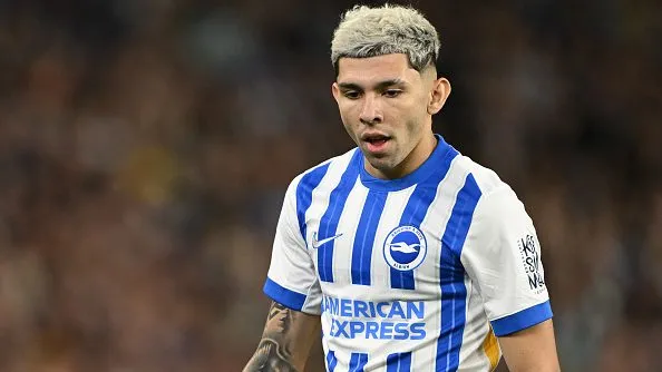 Julio Enciso durante partida. Foto: Mike Hewitt/Getty Images