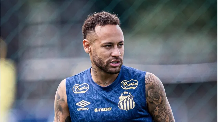 Neymar durante treino no Santos
