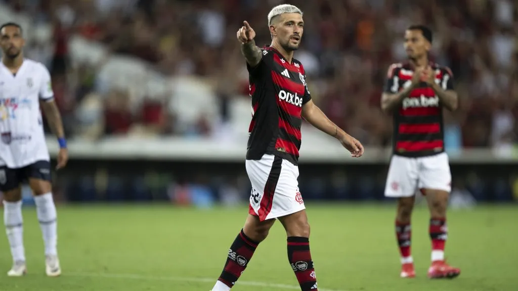 Arrascaeta durante partida. Foto: Jorge Rodrigues/AGIF