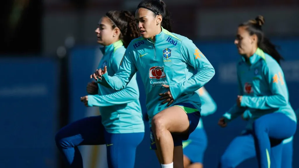 Antônia em preparação para os amistosos contra os Estados Unidos com a Seleção Feminina