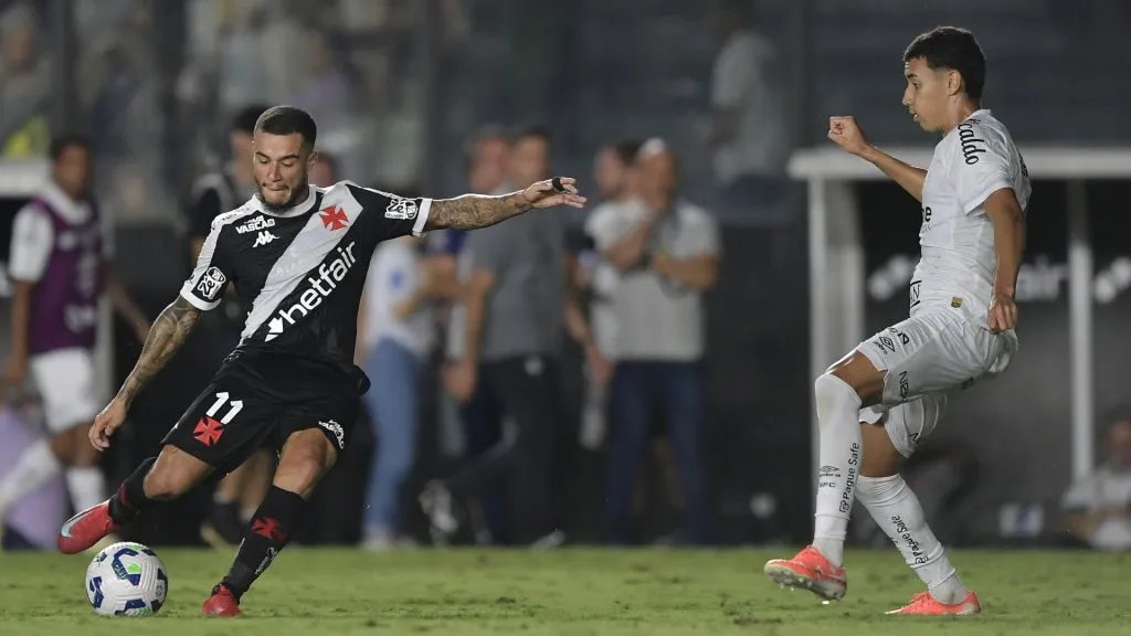 Coutinho em ação pelo Vasco no Brasileirão Série A – Foto: Thiago Ribeiro/AGIF