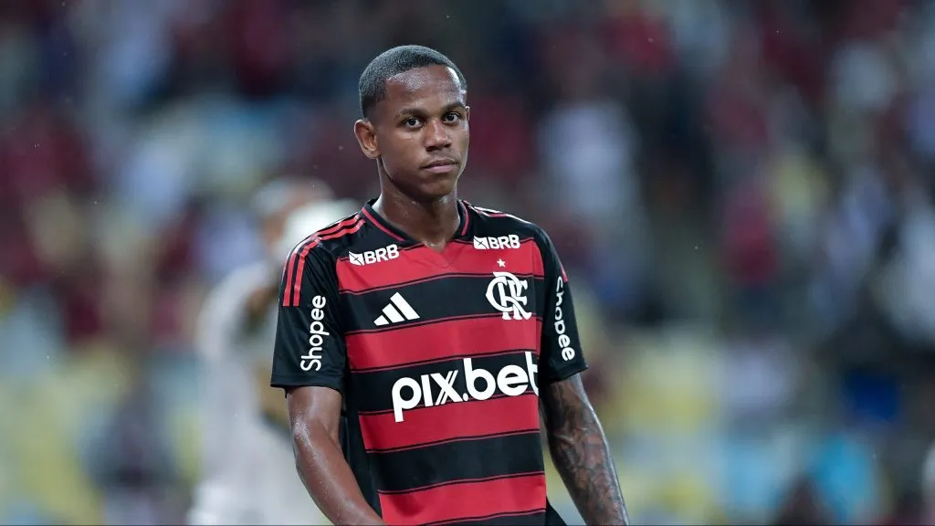 Wallace Yan jogador do Flamengo durante partida contra o Sampaio Corrêa no estádio Maracanã pelo campeonato Carioca 2025. Foto: Thiago Ribeiro/AGIF