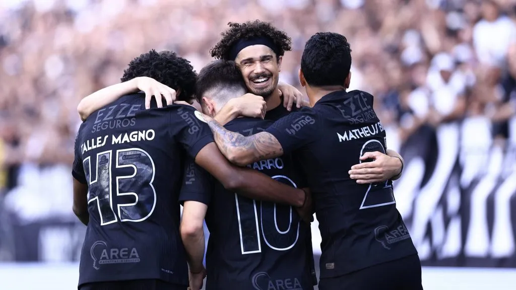 Jogadores do Corinthians comemorando gol contra o Vasco pelo Campeonato Brasileiro A 2024. Foto: Marcello Zambrana/AGIF
