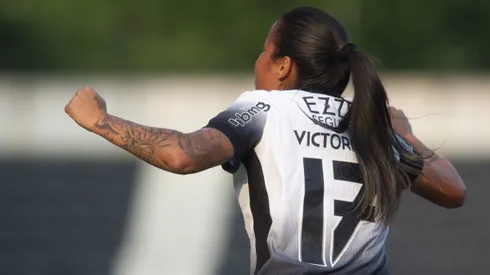 Vic Albuquerque jogadora do Corinthians comemora seu gol durante partida contra o Juventude no estádio Alfredo Schürig pelo campeonato Brasileiro A 2025. Foto: Anderson Romão/AGIF