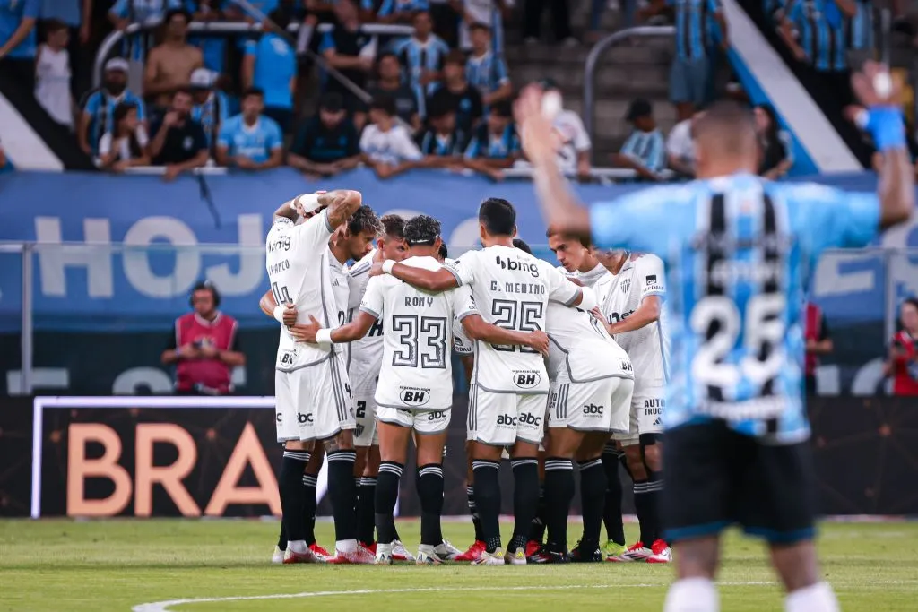 Titulares do Galo diante do Grêmio. Foto: Maxi Franzoi/AGIF