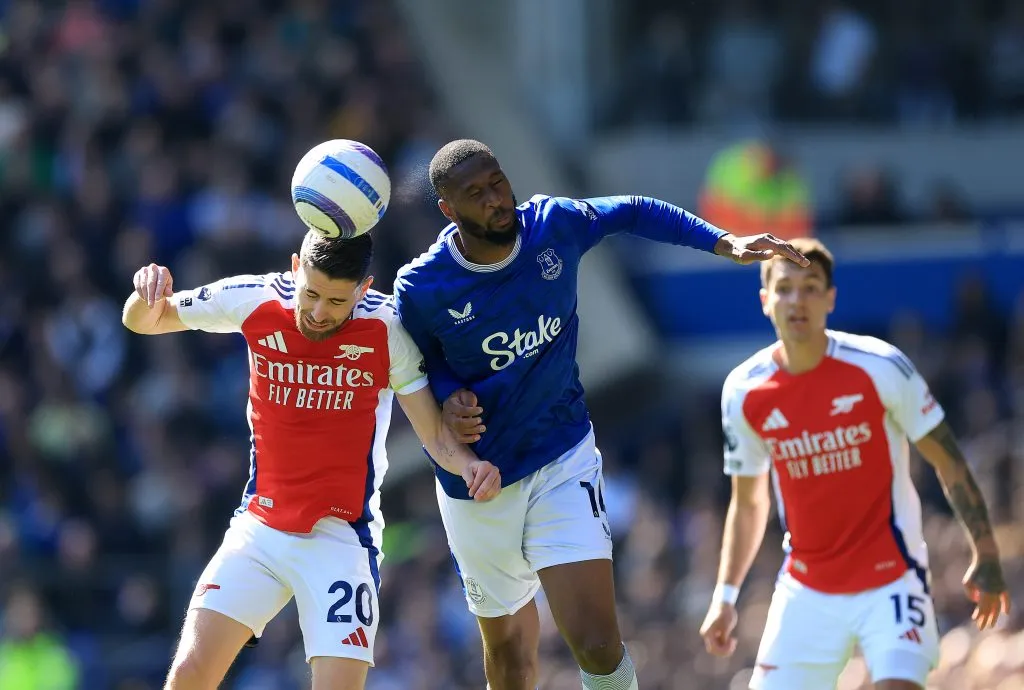 Jorginho foi escalado como titular em Everton x Arsenal. Foto: Carl Recine/Getty Images.