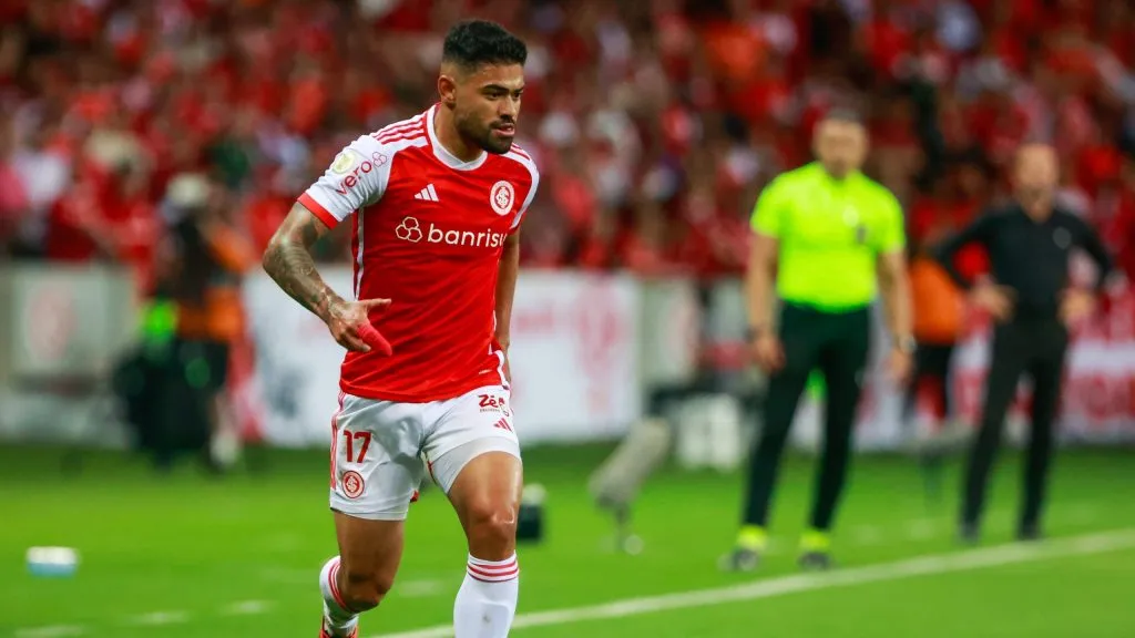  Bruno Tabata jogador do Internacional durante partida contra o Botafogo no estádio Beira-Rio pelo campeonato Brasileiro A 2024. Foto: Luiz Erbes/AGIF