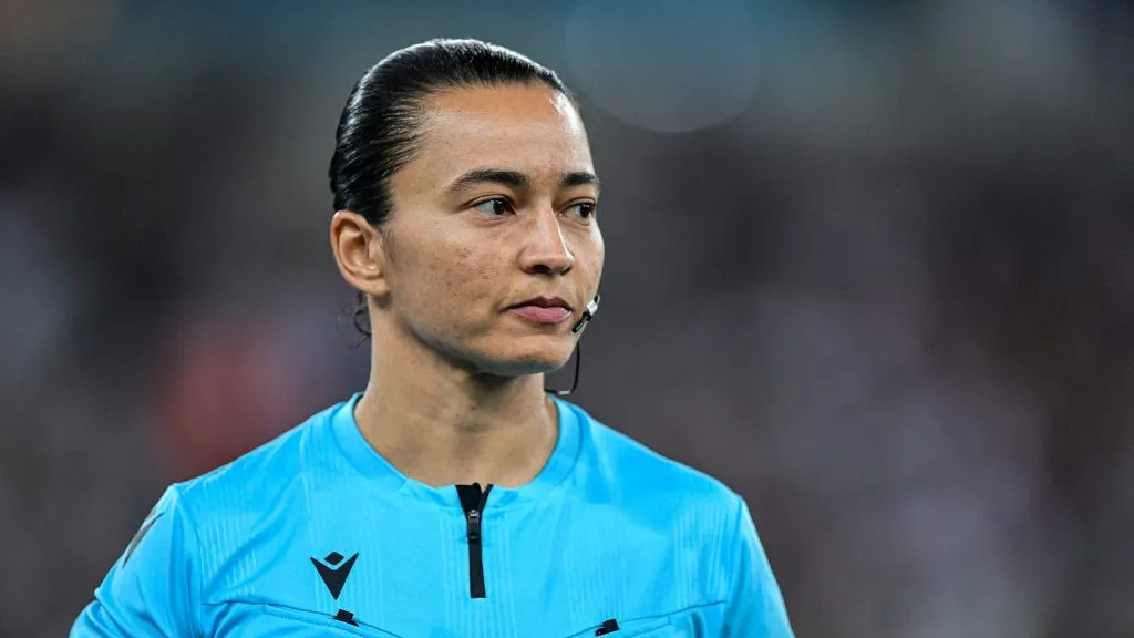 Edina apitou a partida entre as equipes