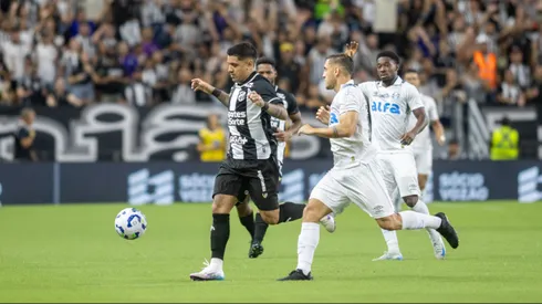 Jogador do Ceara durante partida contra o Grêmio. Foto: Baggio Rodrigues/AGIF