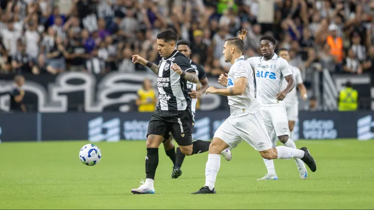 Jogador do Ceara durante partida contra o Grêmio. Foto: Baggio Rodrigues/AGIF