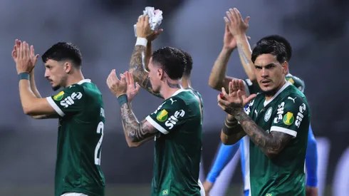Jogadores do Palmeiras comemoram vitória ao final da partida contra o São Paulo – Foto: Ettore Chiereguini/AGIF
