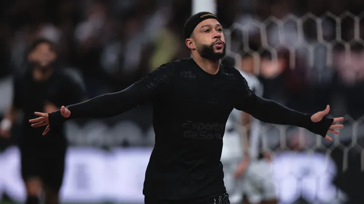 Memphis Depay comemorando gol pelo Corinthians no Campeonato Brasileiro A 2025. Foto: Ettore Chiereguini/AGIF