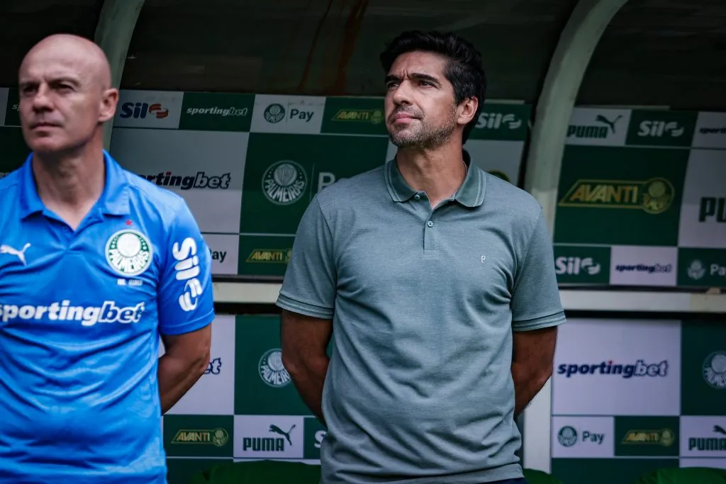 Abel Ferreira vai a favor do torcedor e vê Facundo jogar melhor na ponta direita do Palmeiras . Foto: Fabio Giannelli/AGIF