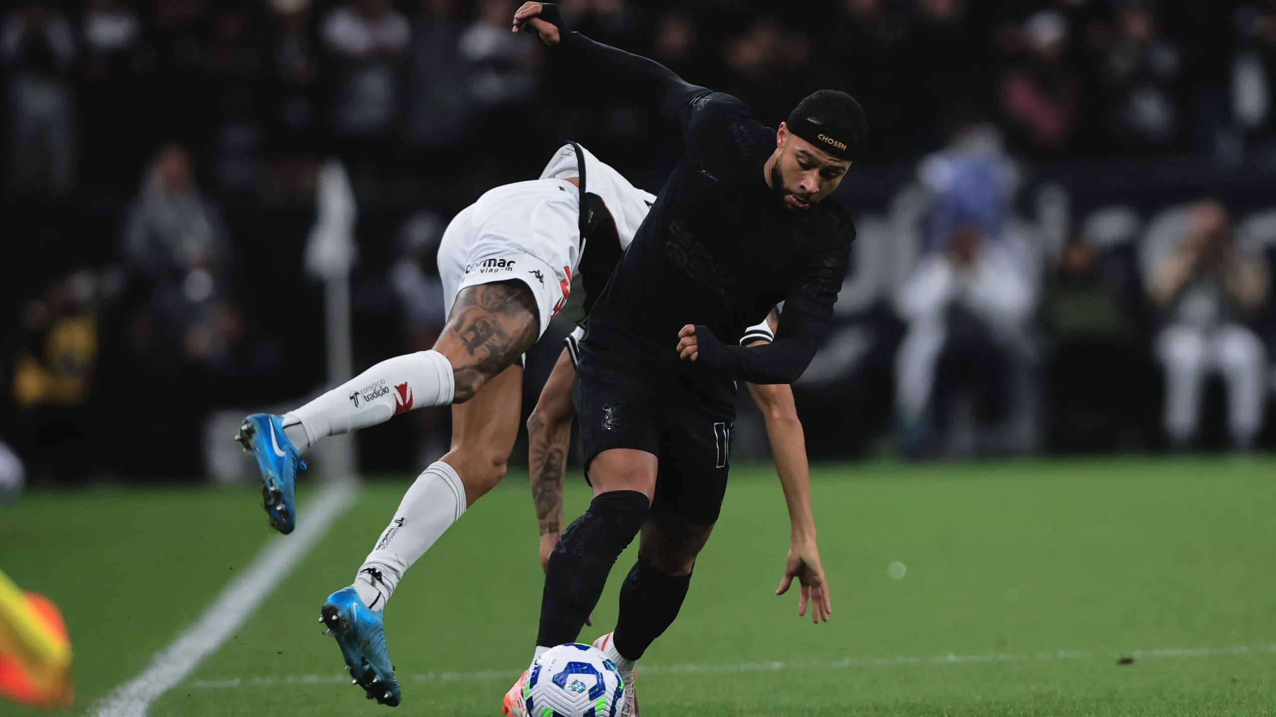 Memphis Depay jogador do Corinthians durante partida contra o Vasco – Foto: Ettore Chiereguini/AGIF