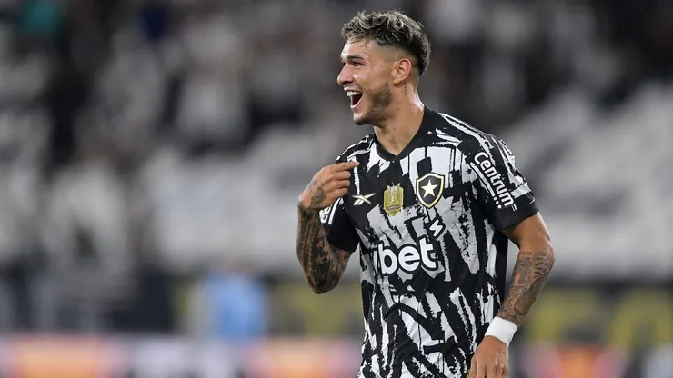 A torcida do Botafogo se revoltou com as falhas na arbitragem na partida contra Juventude pelo Brasileirão, mas destacou atuação de Mateo Ponte