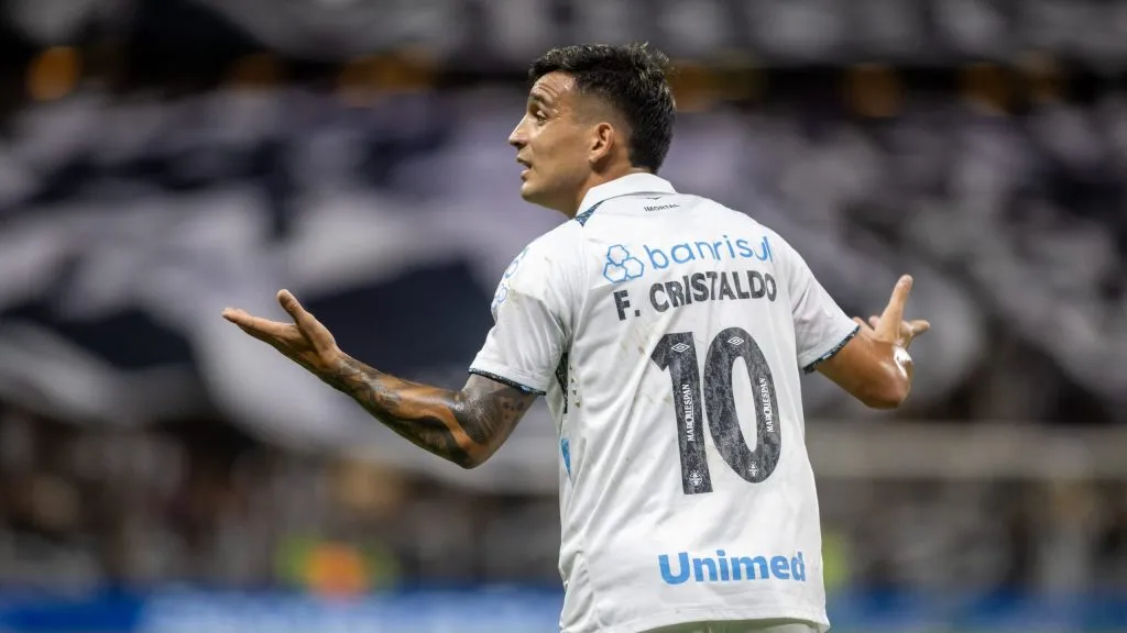 Cristaldo, jogador do Grêmio, durante partida contra o Ceará, pelo Campeonato Brasileiro. Foto: Baggio Rodrigues/AGIF.