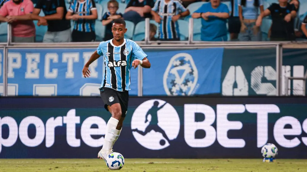 André Henrique defendendo o Grêmio no Brasileirão – Foto: Maxi Franzoi/AGIF