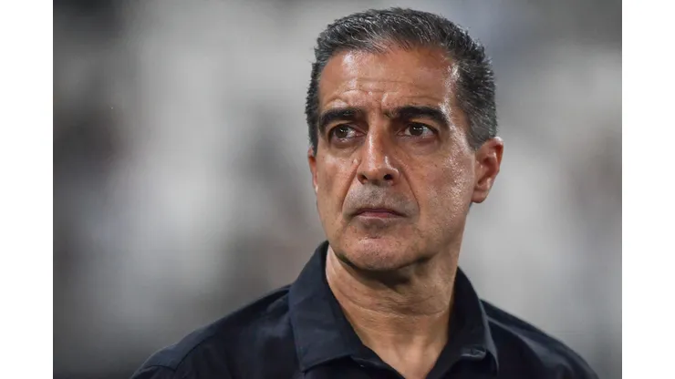 Renato Paiva técnico do Botafogo durante partida contra o Juventude no estádio Engenhão pelo campeonato Brasileiro A 2025. Foto: Thiago Ribeiro/AGIF