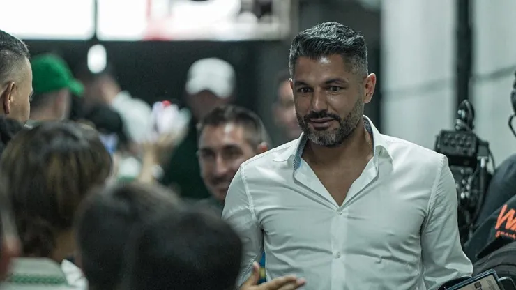 Javier Gandolfi, técnico do Atlético Nacional-COL, em chegada ao estádio do clube. Foto: Divulgação/Atlético Nacional.