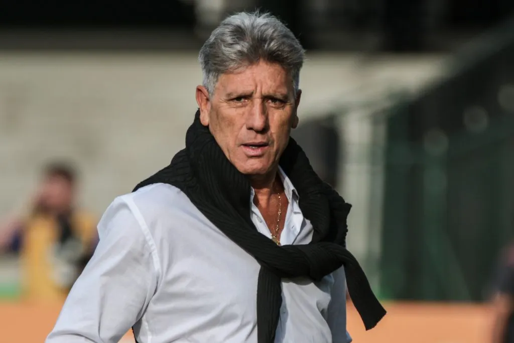 Renato Portaluppi, técnico do Grêmio Renato Gaúcho, durante partida contra o Bragantino no estádio Couto Pereira pelo campeonato Brasileiro A 2024. Foto: Robson Mafra/AGIF