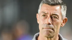 Pedro Caixinha técnico do Santos durante partida contra o Vasco no estádio São Januário pelo campeonato Brasileiro A 2025. Foto: Thiago Ribeiro/AGIF