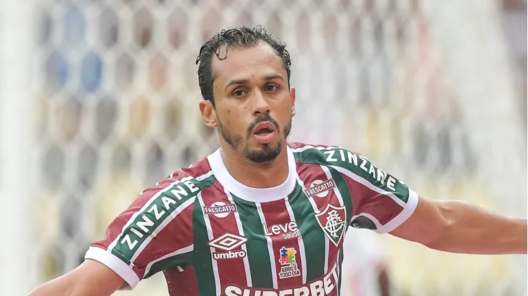 Lima recebe elogios em vitória do Flu.