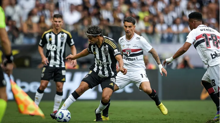 Desempenho abaixo do esperado irrita torcida do Galo em partida contra o São Paulo pelo Campeonato Brasileiro, no Mineirão