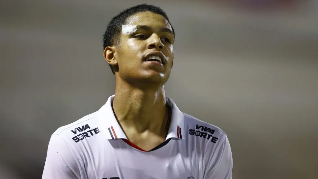 Ryan Francisco, jogador do São Paulo, comemora seu gol durante partida contra o Criciuma no estadio Fonte Luminosa pelo campeonato Copa Sao Paulo 2025. Foto: Thiago Calil/AGIF