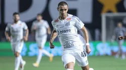 Gabriel Bontempo vem se destacando no meio de veteranos do Santos em 2025