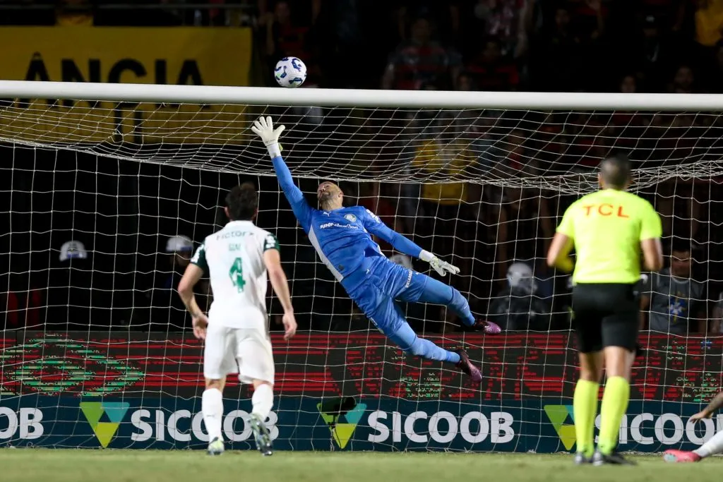 Goleiro em partida diante do Sport. Foto: Marlon Costa/AGIF