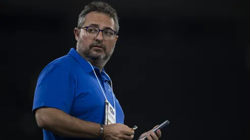 Alexandre Mattos , diretor de futebol do Cruzeiro desabafa nas redes sociais após expulsão de jogador do time mineiro no Beira-Rio