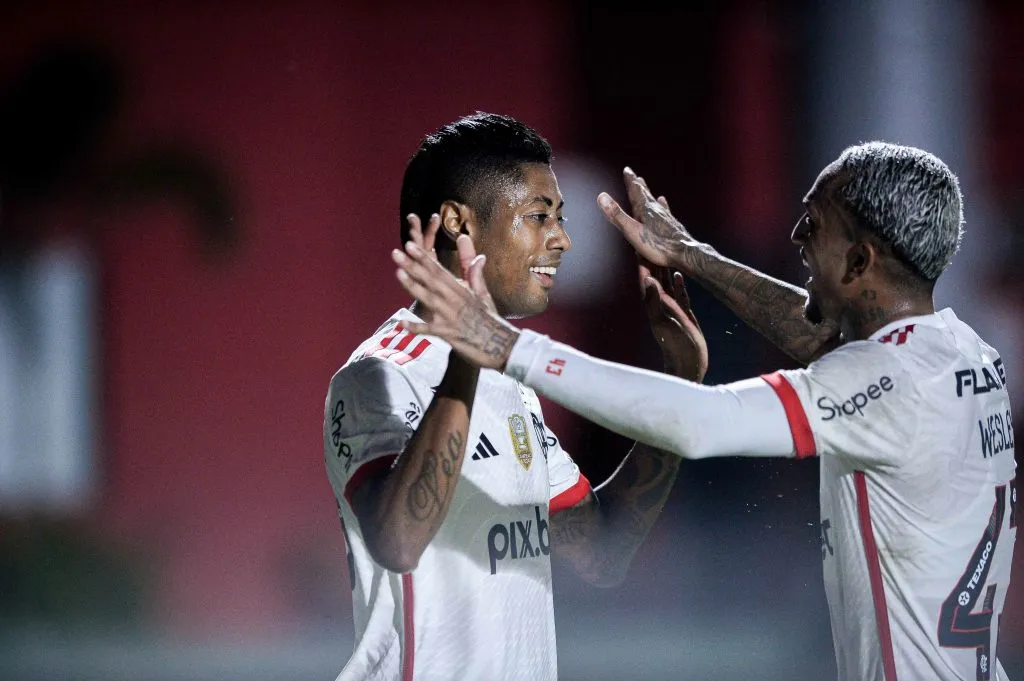 Bruno Henrique comemora gol diante do Vitória. Foto: Jhony Pinho/AGIF