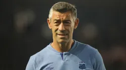 Treinador durante jogo do Peixe