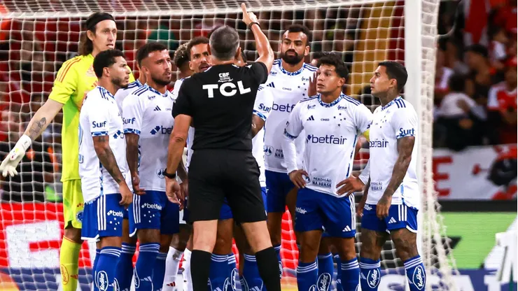 Cruzeiro solta nota detonando a arbitragem e exigindo mudanças à CBF.