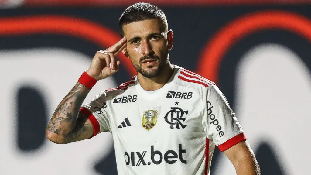 Arrascaeta comemorando gol. Foto: Gilvan de Souza/CRF